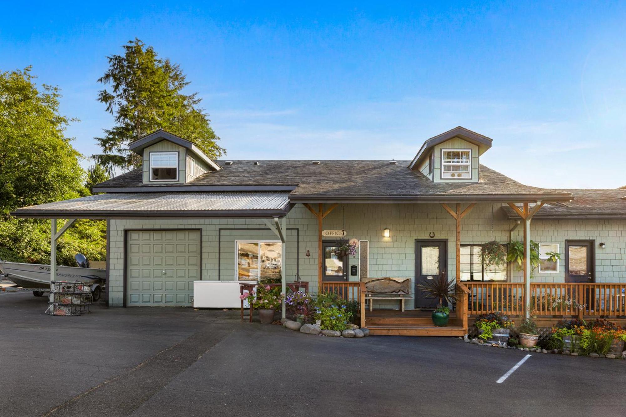 Wheeler On The Bay Lodge And Marina Exterior photo